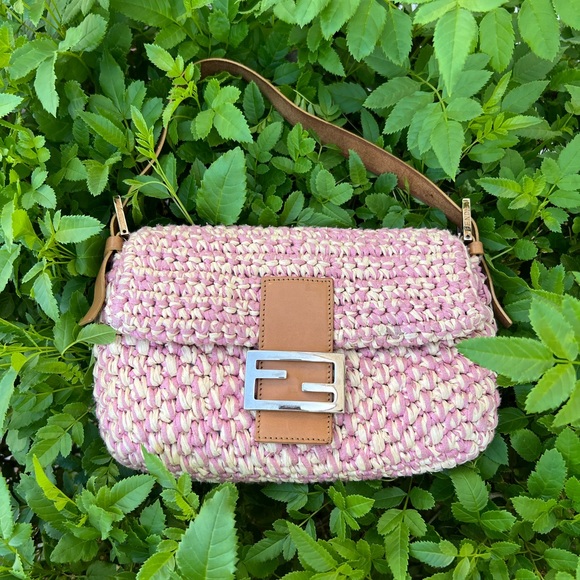 ✨SOLD✨ Vintage Fendi Pink Raffia Baguette - Picture 4 of 16